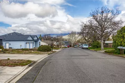 805 Oak Knoll Dr, Ashland, OR 97520 - Photo 31