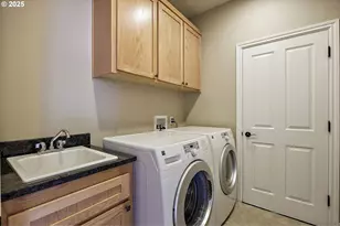 805 Oak Knoll Dr, Ashland, OR 97520 - Photo 23