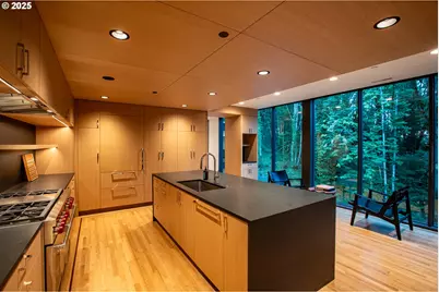 6371 NW Winston Dr, Portland, OR 97210 - Photo 9