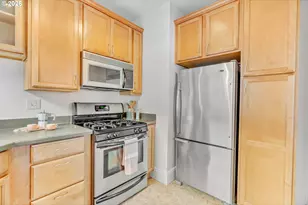 2046 NW Flanders St, Portland, OR 97209 - Photo 27