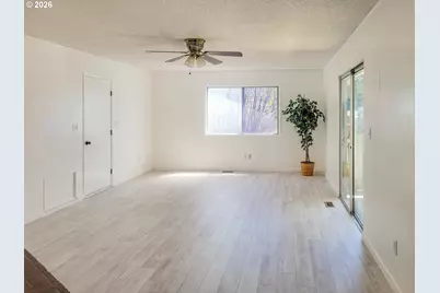 1612 NW Wanell St, Roseburg, OR 97471 - Photo 13