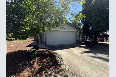 166 Peacock Ln, Myrtle Creek, OR 97457 - Photo 3