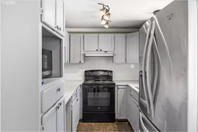 631 E 4th Ave, Riddle, OR 97469 - Photo 7