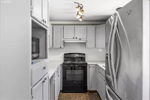 631 E 4th Ave, Riddle, OR 97469 - Photo 7