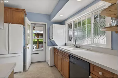 1327 SE Main St, Roseburg, OR 97470 - Photo 11