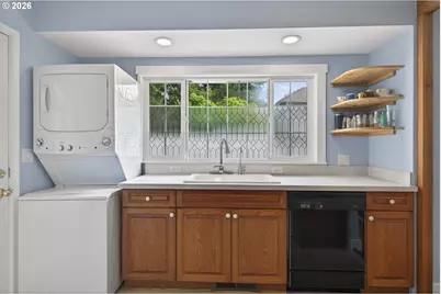 1327 SE Main St, Roseburg, OR 97470 - Photo 13