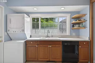 1327 SE Main St, Roseburg, OR 97470 - Photo 13