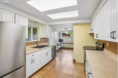 821 SE Bush St, Portland, OR 97202 - Photo 9