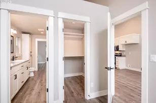 1380 Jacobs Dr, Eugene, OR 97402 - Photo 13