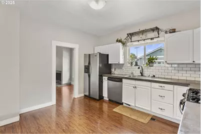 2101 E 33rd St, Vancouver, WA 98663 - Photo 11