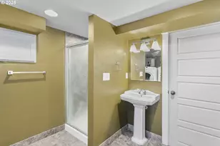 2101 E 33rd St, Vancouver, WA 98663 - Photo 23