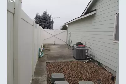 1144 E Main St, Hermiston, OR 97838 - Photo 21