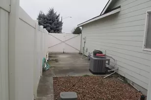 1144 E Main St, Hermiston, OR 97838 - Photo 21