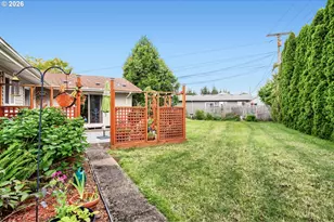 744 SE 170th Dr, Portland, OR 97233 - Photo 25
