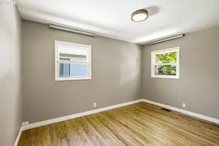 9323 SE Mill St, Portland, OR 97216 - Photo 11