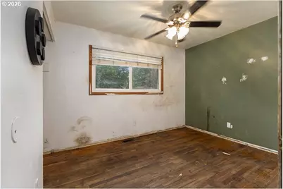 18721 SE Caruthers St, Portland, OR 97233 - Photo 21