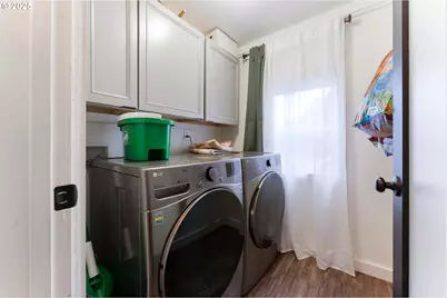 5531 S Kelly Ave, Portland, OR 97239 - Photo 3