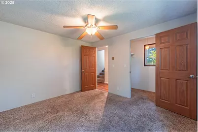 2111 Hawkins Ln, Eugene, OR 97405 - Photo 13