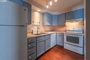 2111 Hawkins Ln, Eugene, OR 97405 - Photo 9