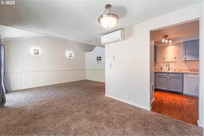 2111 Hawkins Ln, Eugene, OR 97405 - Photo 7