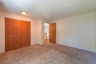 2111 Hawkins Ln, Eugene, OR 97405 - Photo 19