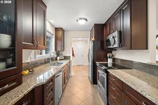 18004 Belmore Ct, Lake Oswego, OR 97035 - Photo 11