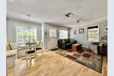 551 6th St, Springfield, OR 97477 - Photo 13
