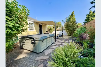 551 6th St, Springfield, OR 97477 - Photo 33
