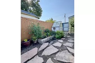 551 6th St, Springfield, OR 97477 - Photo 35
