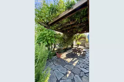 551 6th St, Springfield, OR 97477 - Photo 39