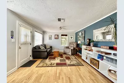 551 6th St, Springfield, OR 97477 - Photo 21