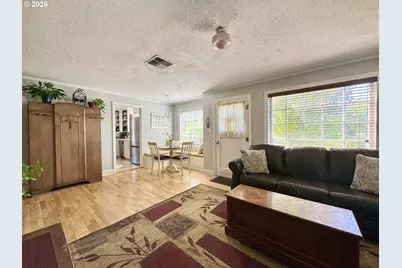 551 6th St, Springfield, OR 97477 - Photo 11