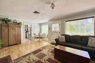 551 6th St, Springfield, OR 97477 - Photo 11