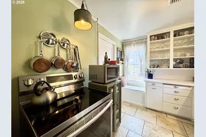 551 6th St, Springfield, OR 97477 - Photo 15
