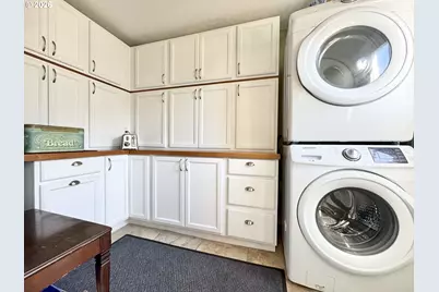 551 6th St, Springfield, OR 97477 - Photo 31