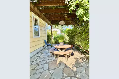 551 6th St, Springfield, OR 97477 - Photo 37