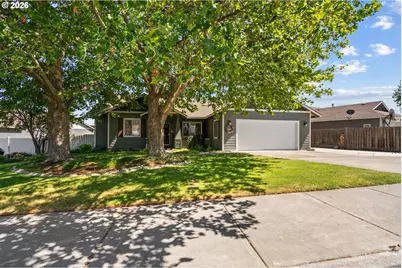 2433 Curlew St, Umatilla, OR 97882 - Photo 1