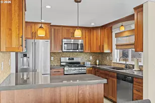 13921 NE Siskiyou Ct, Portland, OR 97230 - Photo 9