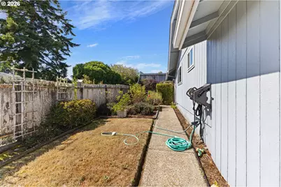 454 Merrill St, Coos Bay, OR 97420 - Photo 37