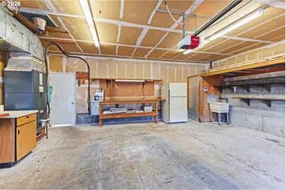 454 Merrill St, Coos Bay, OR 97420 - Photo 35