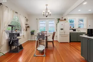 565 SE 4th St, Toledo, OR 97391 - Photo 5