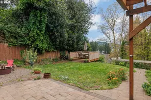 565 SE 4th St, Toledo, OR 97391 - Photo 33