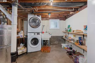 565 SE 4th St, Toledo, OR 97391 - Photo 27