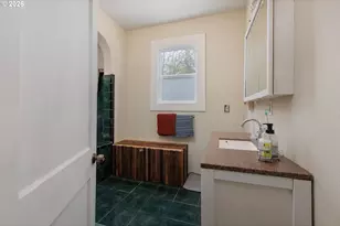 565 SE 4th St, Toledo, OR 97391 - Photo 13