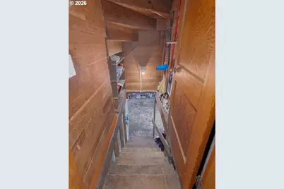 565 SE 4th St, Toledo, OR 97391 - Photo 23