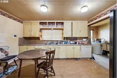 1183 4th Ave, Sweet Home, OR 97386 - Photo 5