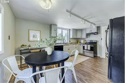 1222 E St, Springfield, OR 97477 - Photo 9
