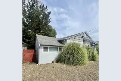 1443 NW Fairmount St, Roseburg, OR 97470 - Photo 3