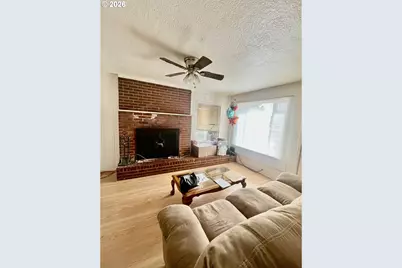 1443 NW Fairmount St, Roseburg, OR 97470 - Photo 5