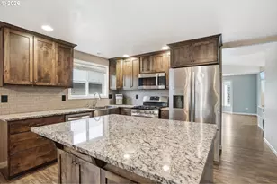 1115 7th St Ext, Lafayette, OR 97127 - Photo 9
